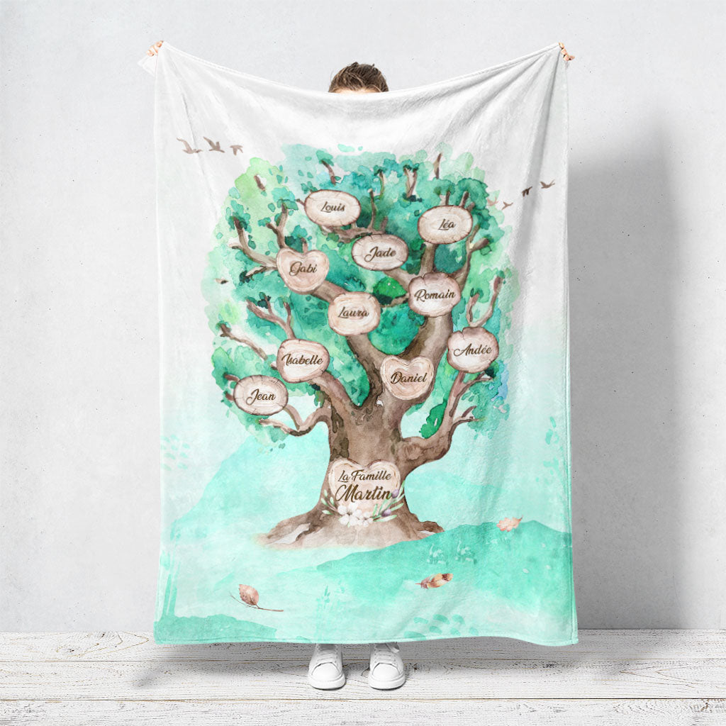 Plaid personnalisé famille Arbre de vie qui représente un Arbre de vie personnalisé de chêne massif peint en aquarelle avec des feuilles de couleur turquoises. Les prénoms et les textes sont personnalisables.