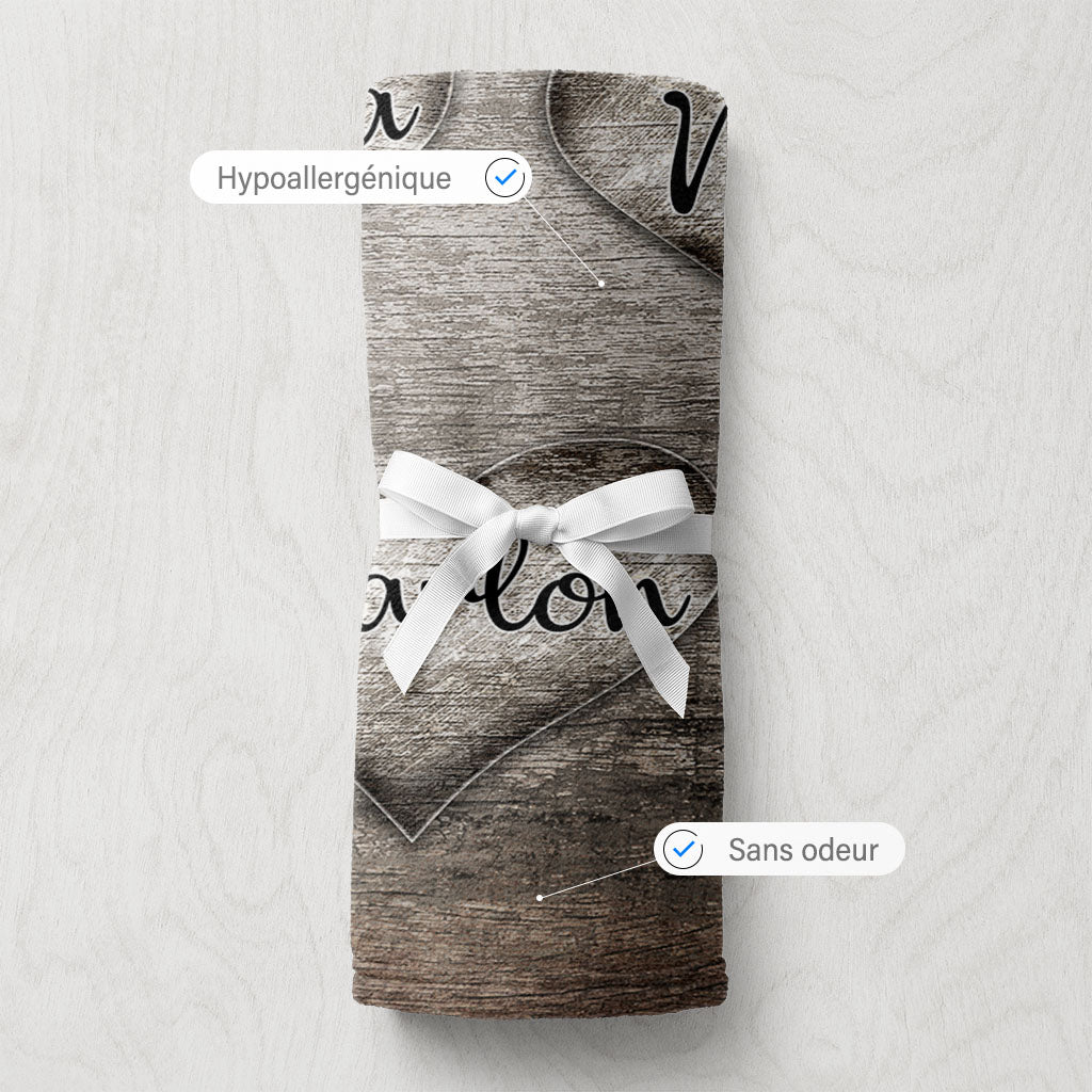Plaid personnalisé, Prénom, Polaire, famille, coeurs gravés bois