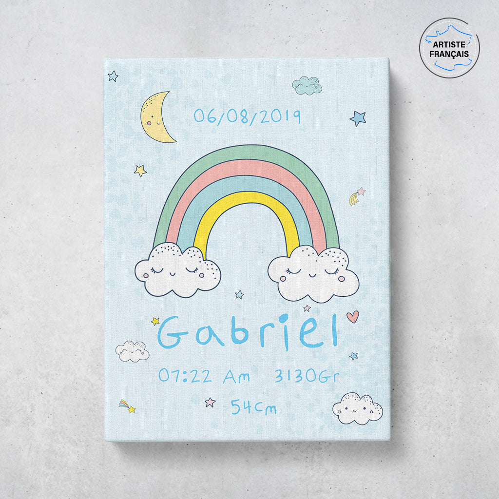 Une tableau naissance personnalisé représentant un ciel étoilé avec un arc en ciel, des étoiles et des nuages au format dessins dans des couleurs pastelles. Ce tableau personnalisé est dans les tons bleus et donc pour la naissance d’un garçon. Le prénom, la date, l’heure, le poids et la taille de naissance sont personnalisables.