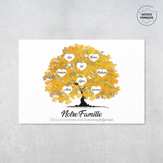 Une affiche personnalisée famille qui représente un Arbre de vie personnalisé réaliste peint en aquarelle avec des feuilles de couleur jaune orangé. Les prénoms et les textes sont personnalisables.