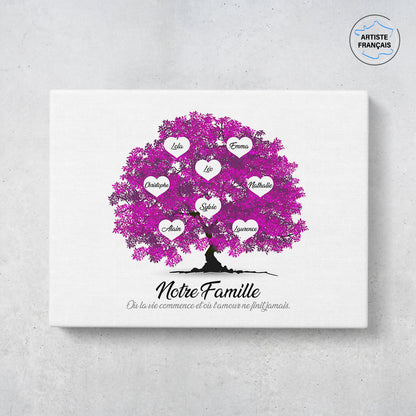 Un tableau arbre de vie personnalisé famille qui représente un Arbre de vie personnalisé réaliste peint en aquarelle avec des feuilles de couleur rose violet. Les prénoms et les textes sont personnalisables.